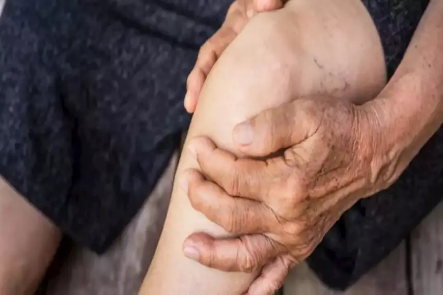 ما أسباب وأعراض التهاب المفاصل التنكسي في الركبة؟