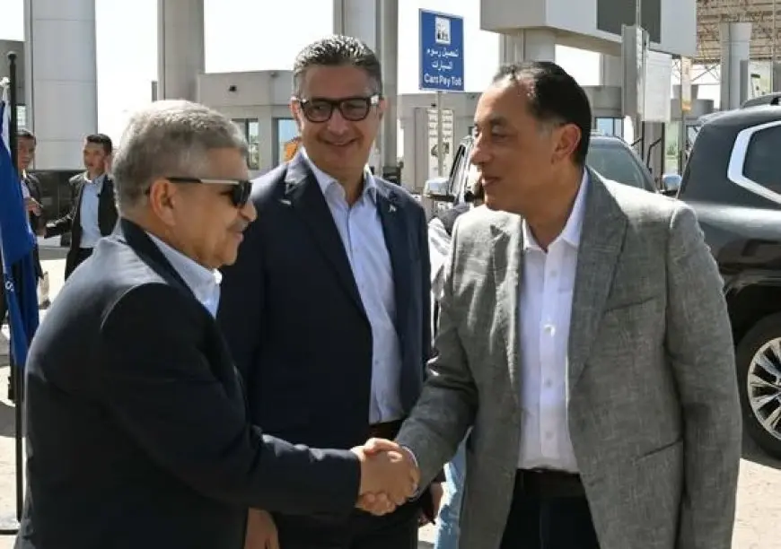 رئيس الوزراء يزور شركة قناة السويس للحاويات بميناء شرق بورسعيد