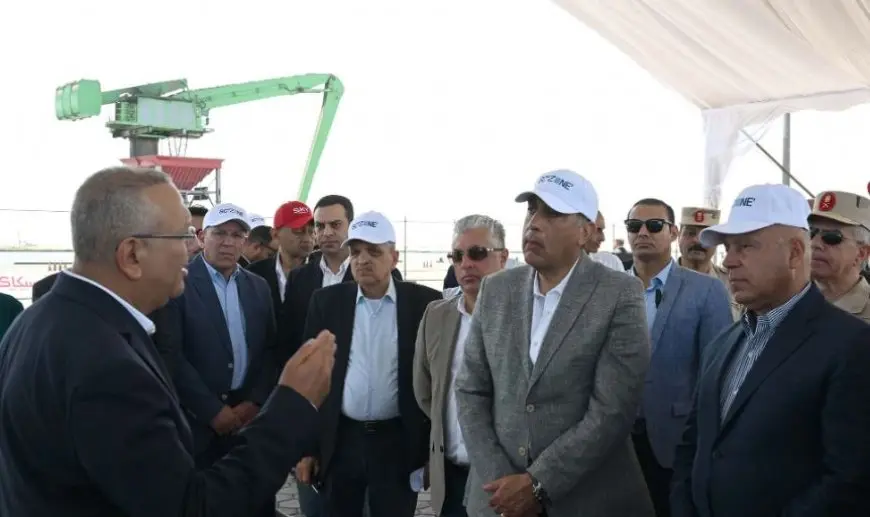 رئيس الوزراء يشهد عرضا بشأن المرحلة الأولى من المخطط الشامل لتطوير ميناء غرب بورسعيد
