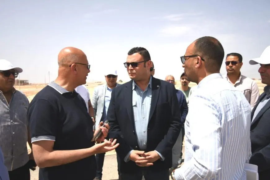 وزير الإسكان يشدد على الإسراع بمعدلات تنفيذ الطرق والمرافق بمنطقة شمس الحكمة