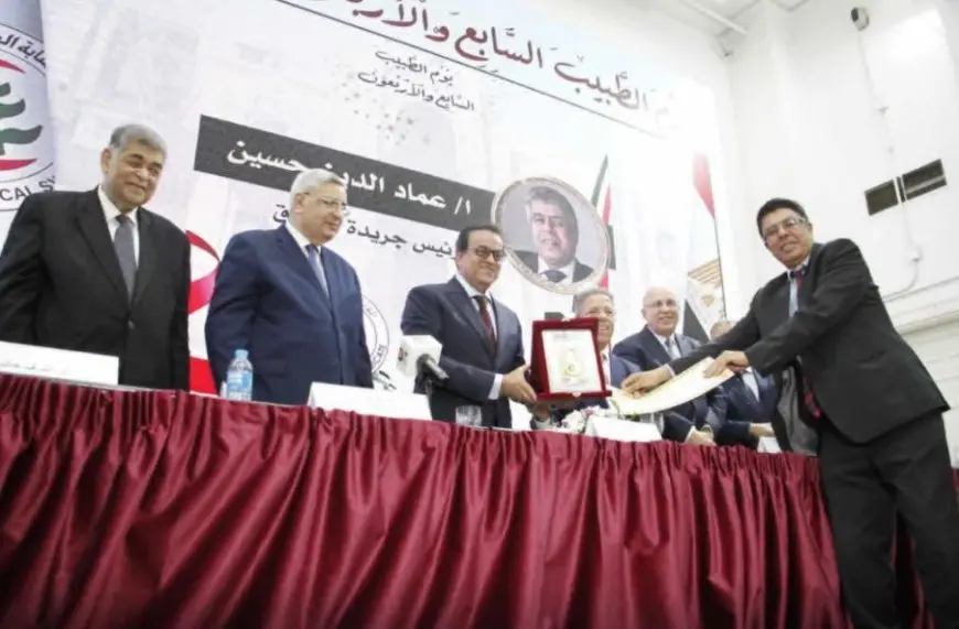 نقابة الأطباء تكرم رموزا طبية وإعلامية في يوم الطبيب المصرى الـ47