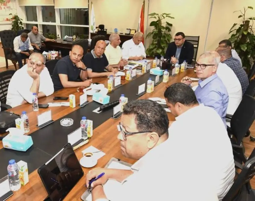 وزير الإسكان يتابع استعدادات منظومة مياه الشرب والصرف الصحي بمطروح لفصل الصيف