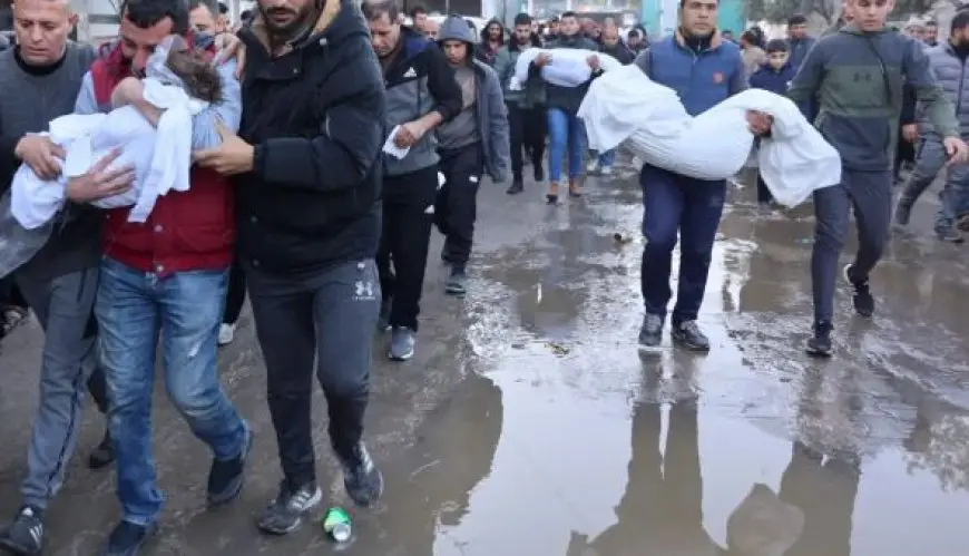 استشهاد 4 فلسطينيين بينهم رضيع في قصف إسرائيلي لمنزلين بوسط غزة