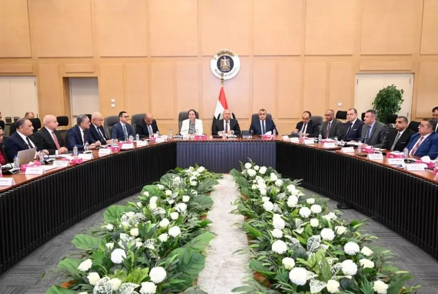 وزير الصناعة والنقل: لن يُسمح بصرف أي مخلفات صناعية في البحر أو داخل باطن الأرض حفاظًا على مخزون المياه الجوفية