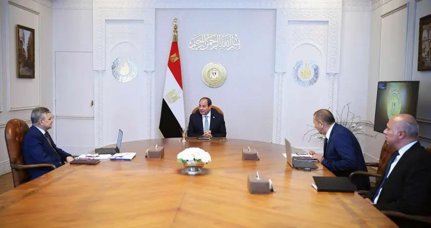 السيسي يتابع تطورات قناة السويس ويوجه بتعزيز الصناعات البحرية وخلق فرص عمل
