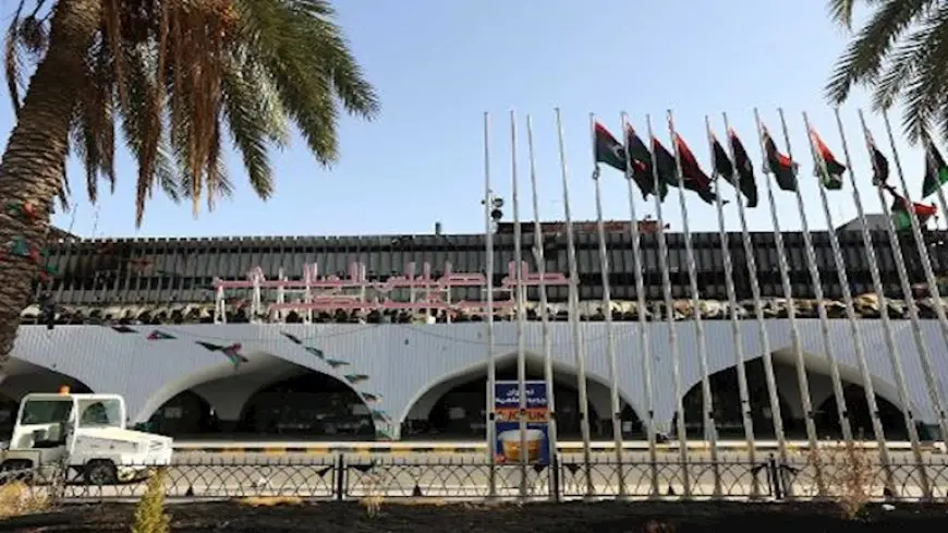 بسبب اشتباكات العاصمة.. توقف حركة الطيران في مطار طرابلس
