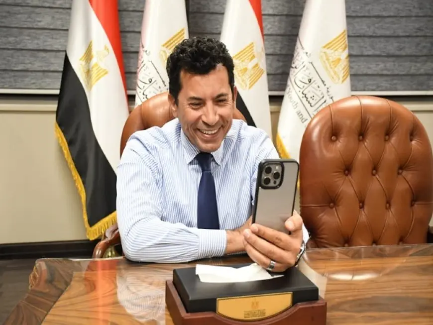 وزير الرياضة يهنيء منتخب الشباب بعد التأهل للمونديال