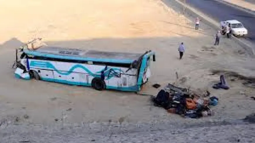 مصرع شخص وإصابة 32 آخرين إثر حادث تصادم على طريق سريع في لوس أنجلوس