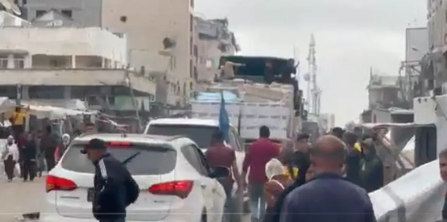 إعلام عبري: دخول شاحنات مساعدات إنسانية إلى قطاع غزة اليوم