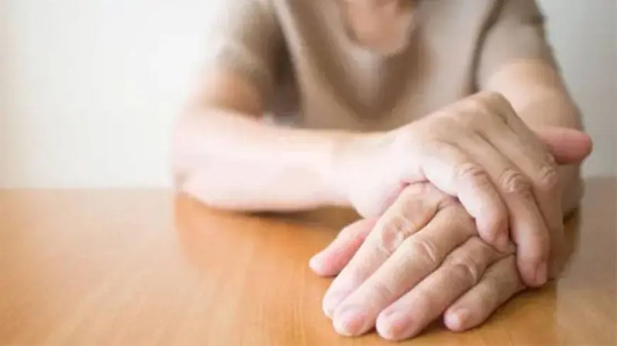 دراسة: الإفراط في تناول الأغذية فائقة المعالجة يزيد مخاطر الإصابة بالاعراض المبكرة للشلل الرعاش