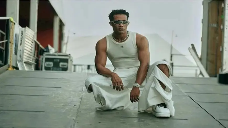 محمد رمضان يروج لأحدث أغانيه “البابا راجع”