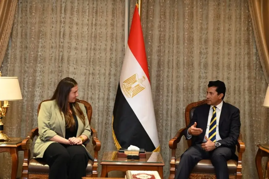 وزير الرياضة يبحث مع ممثلي الدوري الإسباني سبل التعاون المشترك