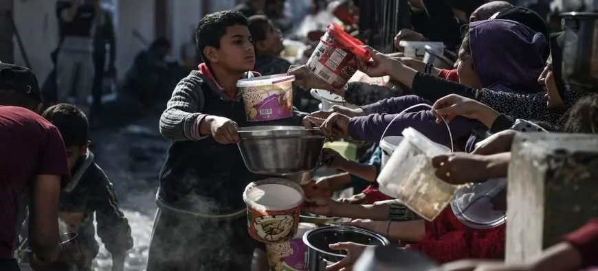 مفوض أممي: إسرائيل تستخدم الغذاء كسلاح حرب ضد غزة