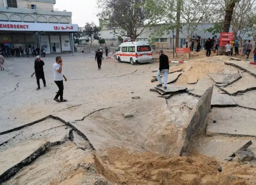 الاحتلال يستهدف مستشفى غزة الأوروبي.. وأنباء عن اغتيال شقيق السنوار