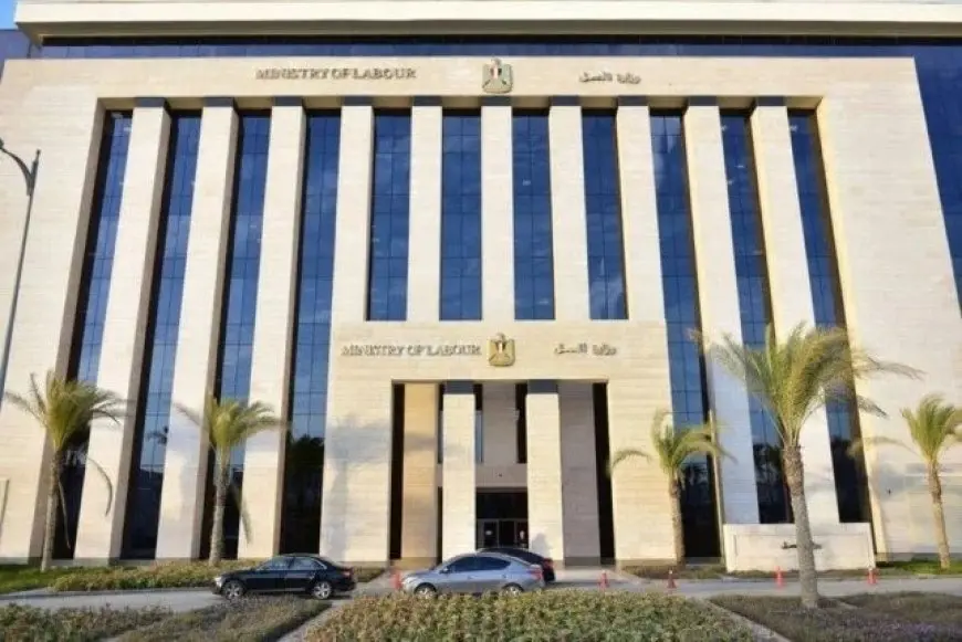 براتب يصل لـ13 ألف ريال شهريا.. العمل تعلن وظائف في تجمع طبي بالسعودية