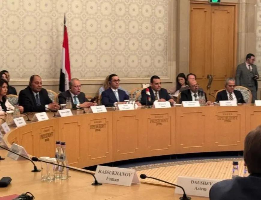 وزير الاستثمار يشارك باجتماع مائدة مستديرة موسع ضم رؤساء عدد من كبرى الشركات والمجموعات الروسية