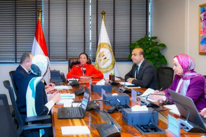 وزيرة البيئة تبحث مع «المقاولون العرب» تعميم تجربة إعادة تدوير مخلفات البناء والأخشاب