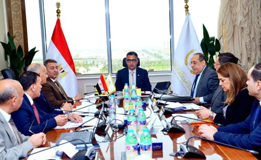 وزير التموين يبحث مع قيادات شركتي النيل والإسكندرية للمجمعات خطة تطوير الفروع وتوفير السلع الأساسية