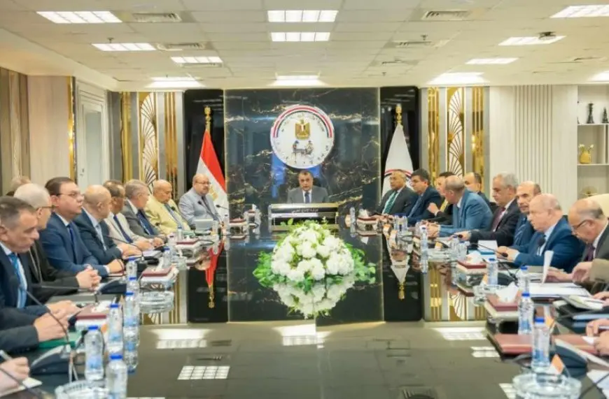 وزير الإنتاج الحربي يتابع مشروعات الشركات التابعة ويوجه بتطوير الإنتاج والاستثمار في العنصر البشري