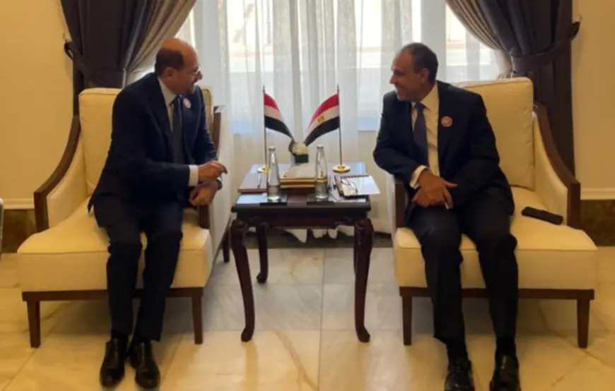 وزير الخارجية يعرب عن تأييد مصر لكافة الجهود الرامية إلى التوصل لحل سياسي شامل للأزمة اليمنية
