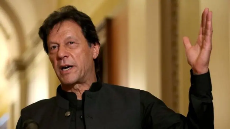 عمران خان يوافق على عرض رئيس الوزراء شريف بإجراء حوار