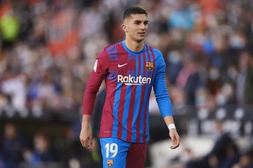فيران توريس يتابع احتفالات برشلونة باللقب من المستشفى