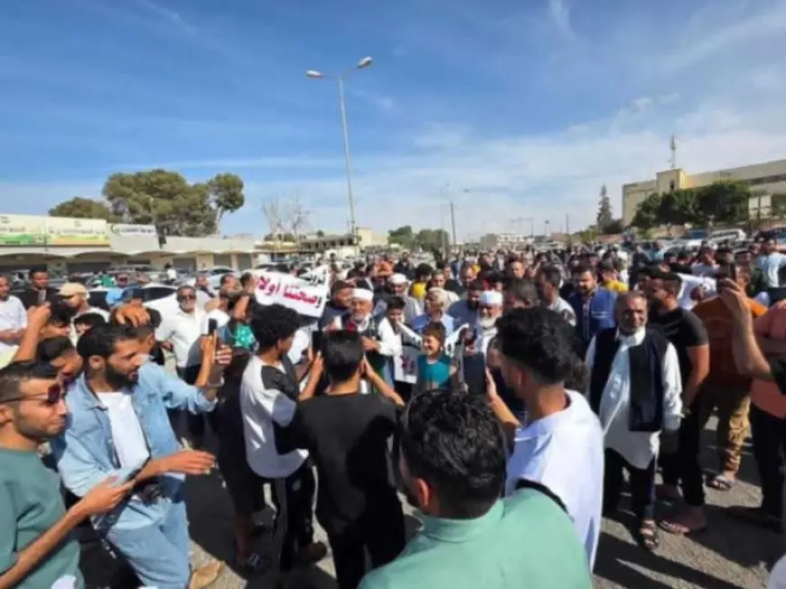 استقالات بالجملة في حكومة الدبيبة ومظاهرات في طرابلس.. ماذا يحدث في ليبيا؟