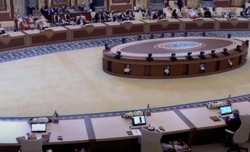 قمة بغداد.. الرئيس السيسي: آلة الحرب الإسرائيلية لم ترحم طفلا أو شيخا.. وتتخذ من التدمير نهجا
