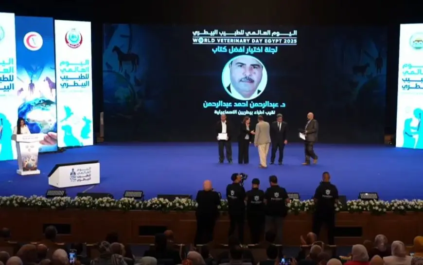 نقيب الأطباء البيطريين يكرم الأطباء المتميزين بالمحافظات خلال احتفالية اليوم العالمي للطبيب البيطري