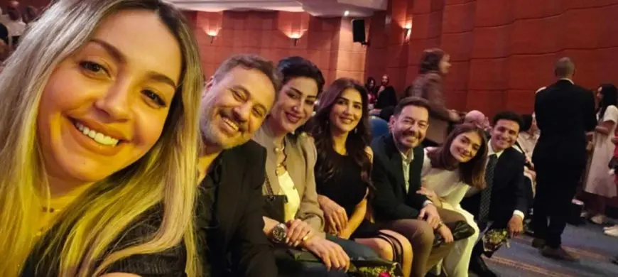 تكريم إيهاب فهمي من مدارس طيبة عن دور عبد العاطي في مسلسل إش إش