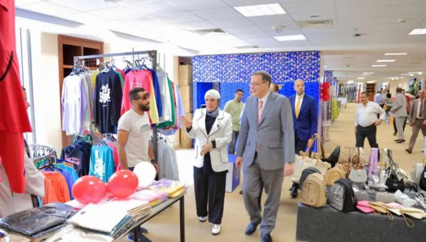 جهاز التنظيم والإدارة يفتتح معرضا للملابس والمفروشات واللحوم بمناسبة عيد الأضحى لموظفي الحي الحكومي