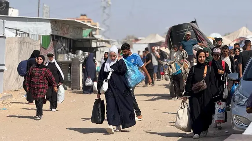 بعد أمر إخلاء إسرائيلي.. الآلاف يغادرون خانيونس جنوبي غزة مشيًا على الأقدام (فيديو)