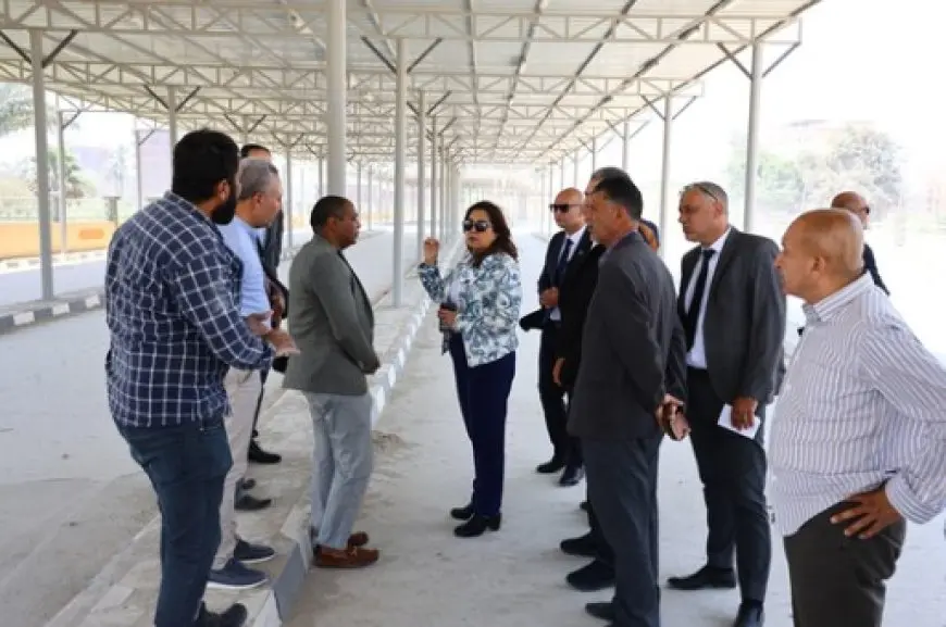 وزيرة التنمية المحلية تتفقد عددا من مشروعات المواقف والأسواق بالصف