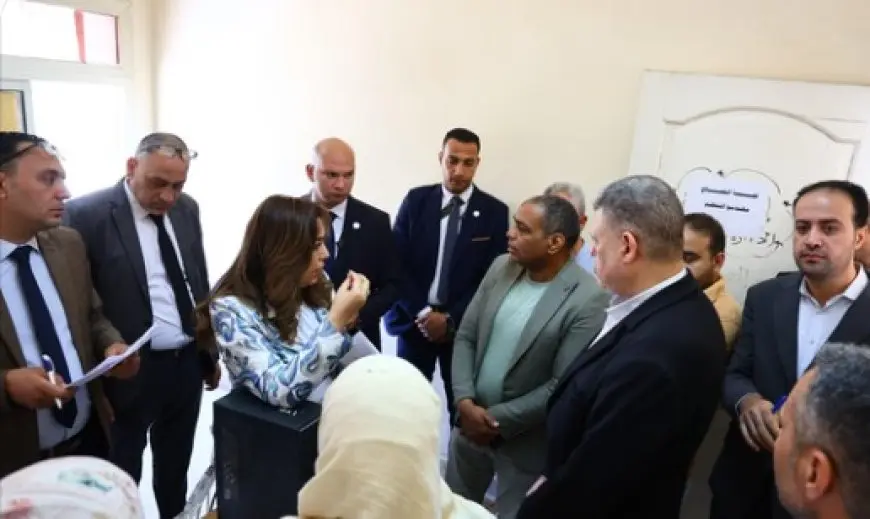 وزيرة التنمية المحلية تجري جولة مفاجئة على مركز الصف بالجيزة لمتابعة سير العمل في الملفات الخدمية