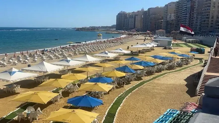 20 صورة ساحرة من “البوريفاج”.. شاهد استعدادات شاطئ الذكريات والأفلام بالإسكندرية للصيف