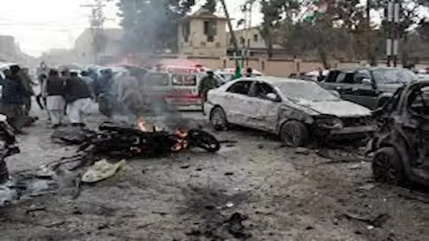 مقتل وإصابة 42 شخصًا في هجوم انتحاري يستهدف حافلة طلابية في باكستان