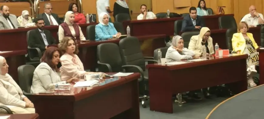 عزة لبيب في ندوة فيلم فاطمة: الفن وسيلة فعالة للتوعية بقضايا الغارمات وتحديد النسل
