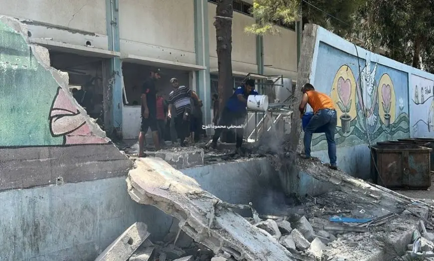 الاحتلال يقصف مدرسة مكتظة بالنازحين وسط غزة