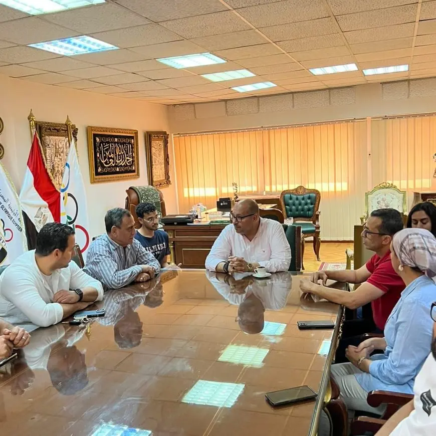 ياسر إدريس يستقبل وفد دبلومة الإدارة الرياضية في «فيفا»