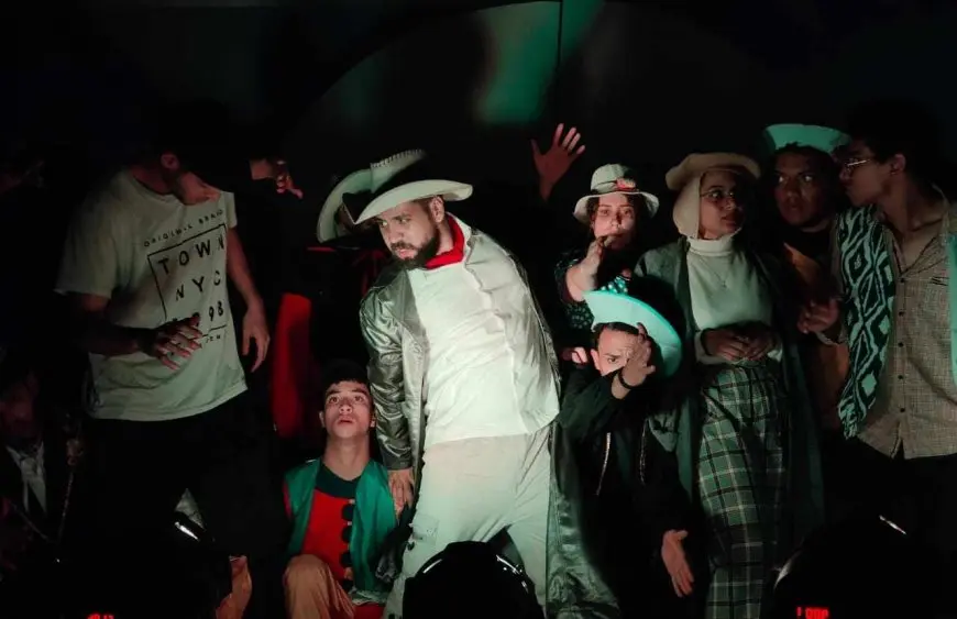 السيد بجماليون على مسرح أسيوط: أسطورة إغريقية تواكب تهديدات الذكاء الاصطناعي
