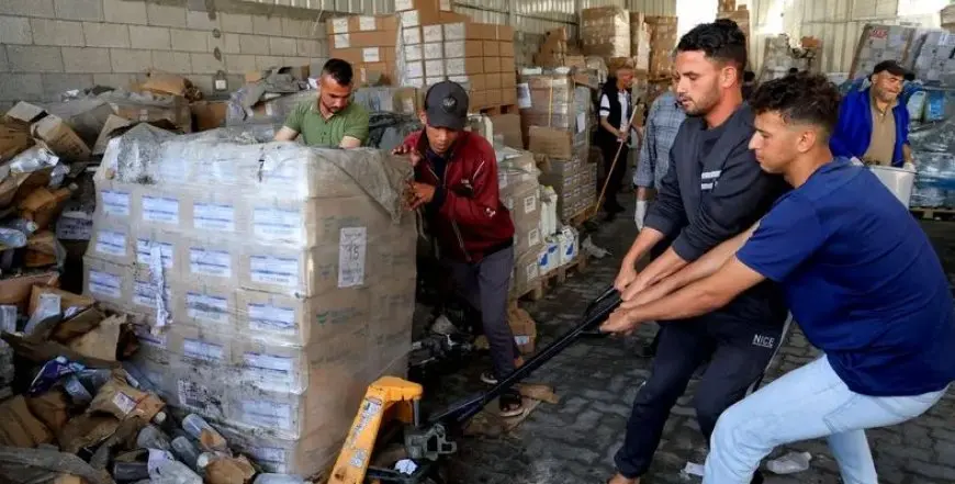 تفاصيل أول شحنة مساعدات تدخل غزة منذ 2 مارس الماضي