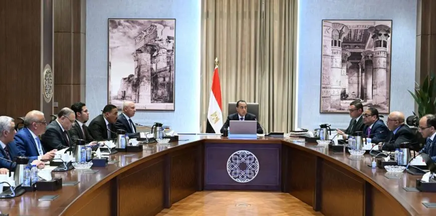 مدبولي يتابع مستجدات الموقف التنفيذي لمشروع تطوير مدينة رأس الحكمة بالساحل الشماليّ
