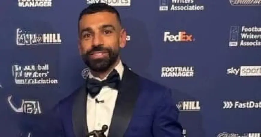 وزير الرياضة يهنئ صلاح بفوزه بجائزة أفضل لاعب في الدوري الإنجليزي