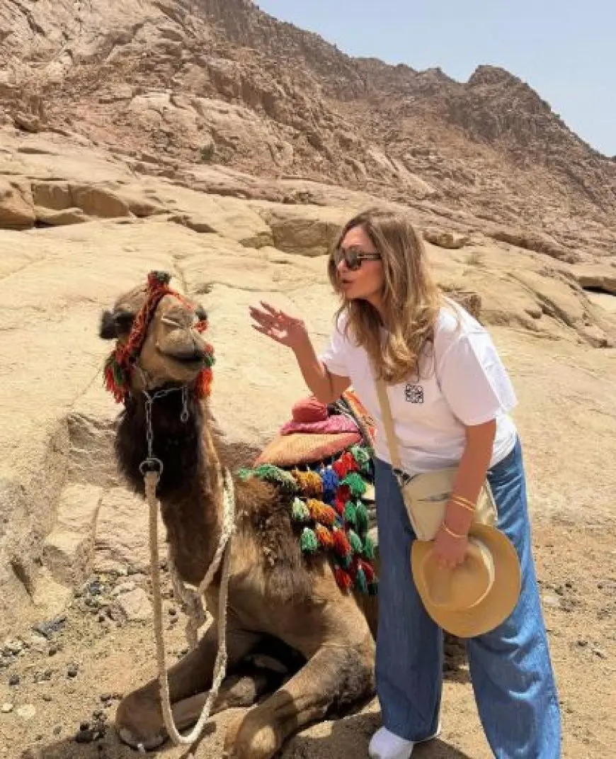 ليلى علوي تنشر صورا من رحلتها إلى سيناء
