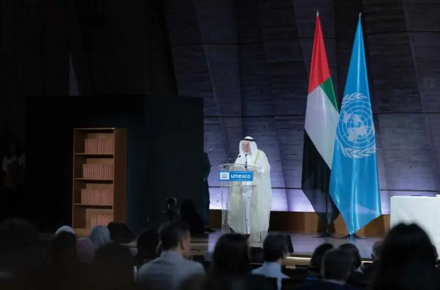 حاكم الشارقة يتسلم تكريما خاصا من اليونسكو بمناسبة إنجاز المعجم التاريخي للغة العربية