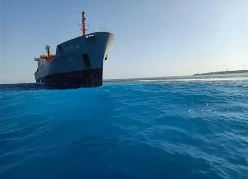 النرويج: جنوح سفينة حاويات عملاقة في مضيق بحري بسبب نوم الضابط المسئول