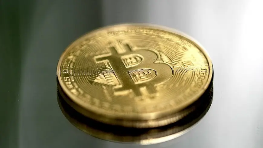 وسط موجة تقلبات عنيفة.. بيتكوين تحقق ارتفاعا أسبوعيا بنسبة 5.3%