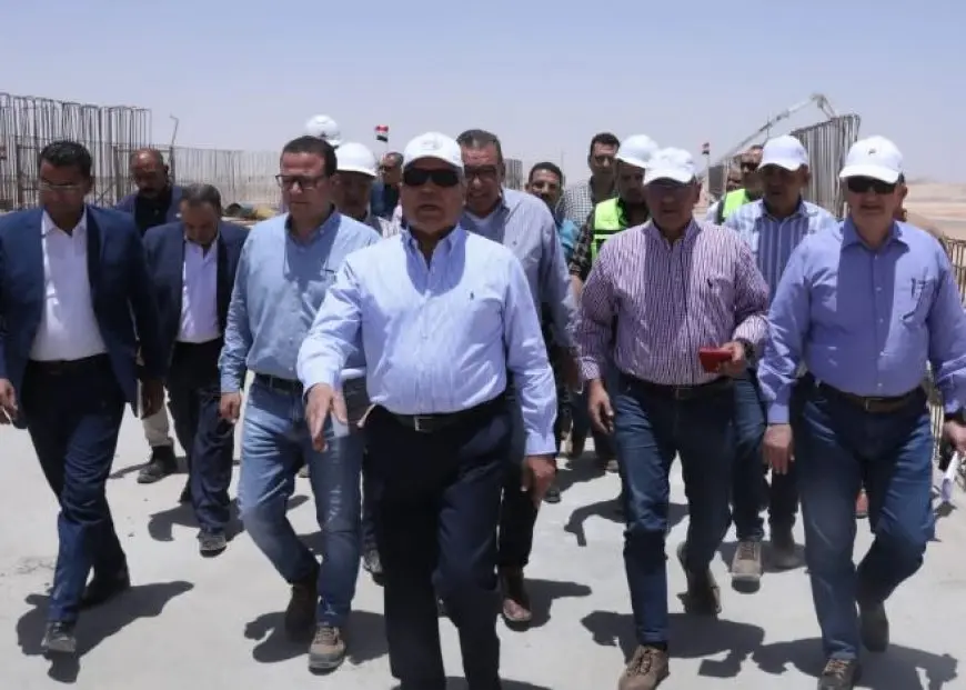 كامل الوزير يفتتح مصنعا للمنسوجات بالمنيا.. ما نتائج جولته التفقدية؟