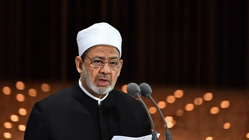 استجابة لدعوة رسمية.. شيخ الأزهر يشارك في قمة الإعلام العربي بدبي