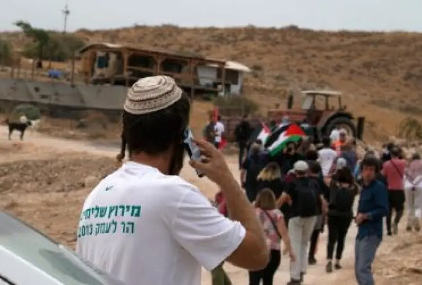 مستوطنون إسرائيليون يهاجمون قرى في الضفة الغربية وإصابة عدة أشخاص